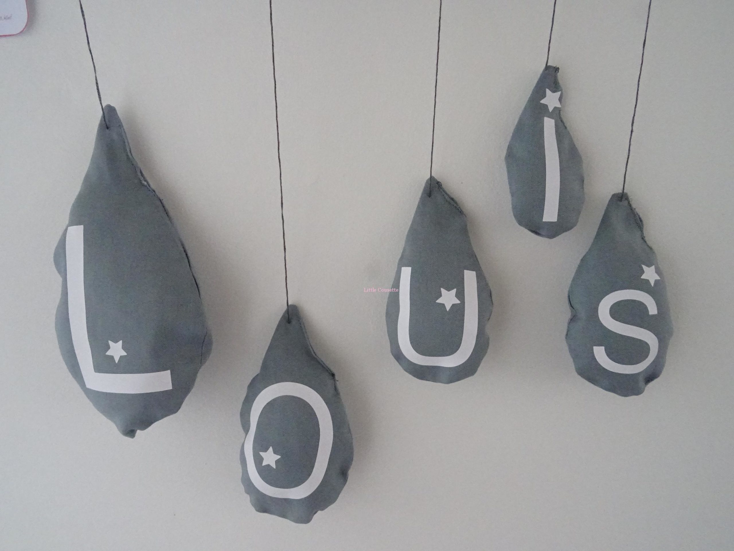 Coussin nuage et ses gouttes en tissu personnalisable – Image 5