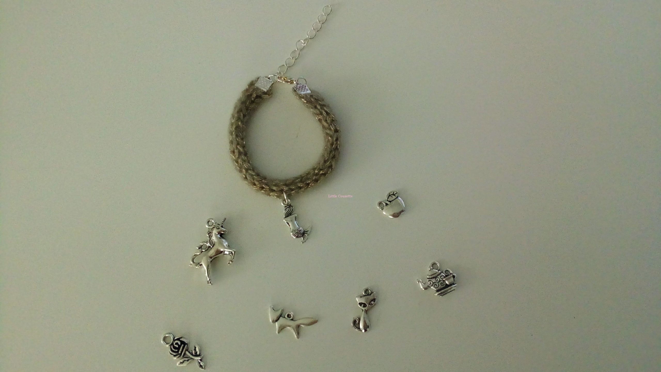 Bracelet en laine et breloque au choix – Image 3