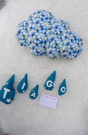 Coussin nuage et ses gouttes en tissu personnalisable