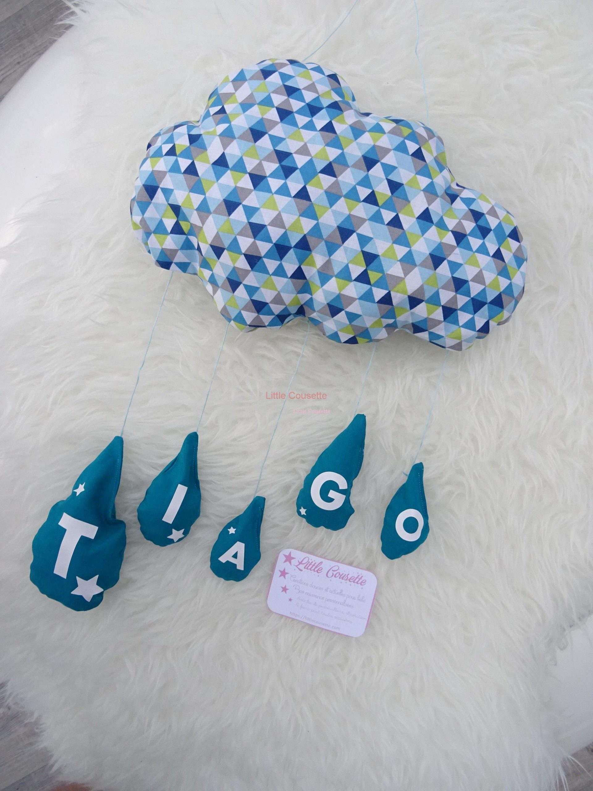 Coussin nuage et ses gouttes en tissu personnalisable
