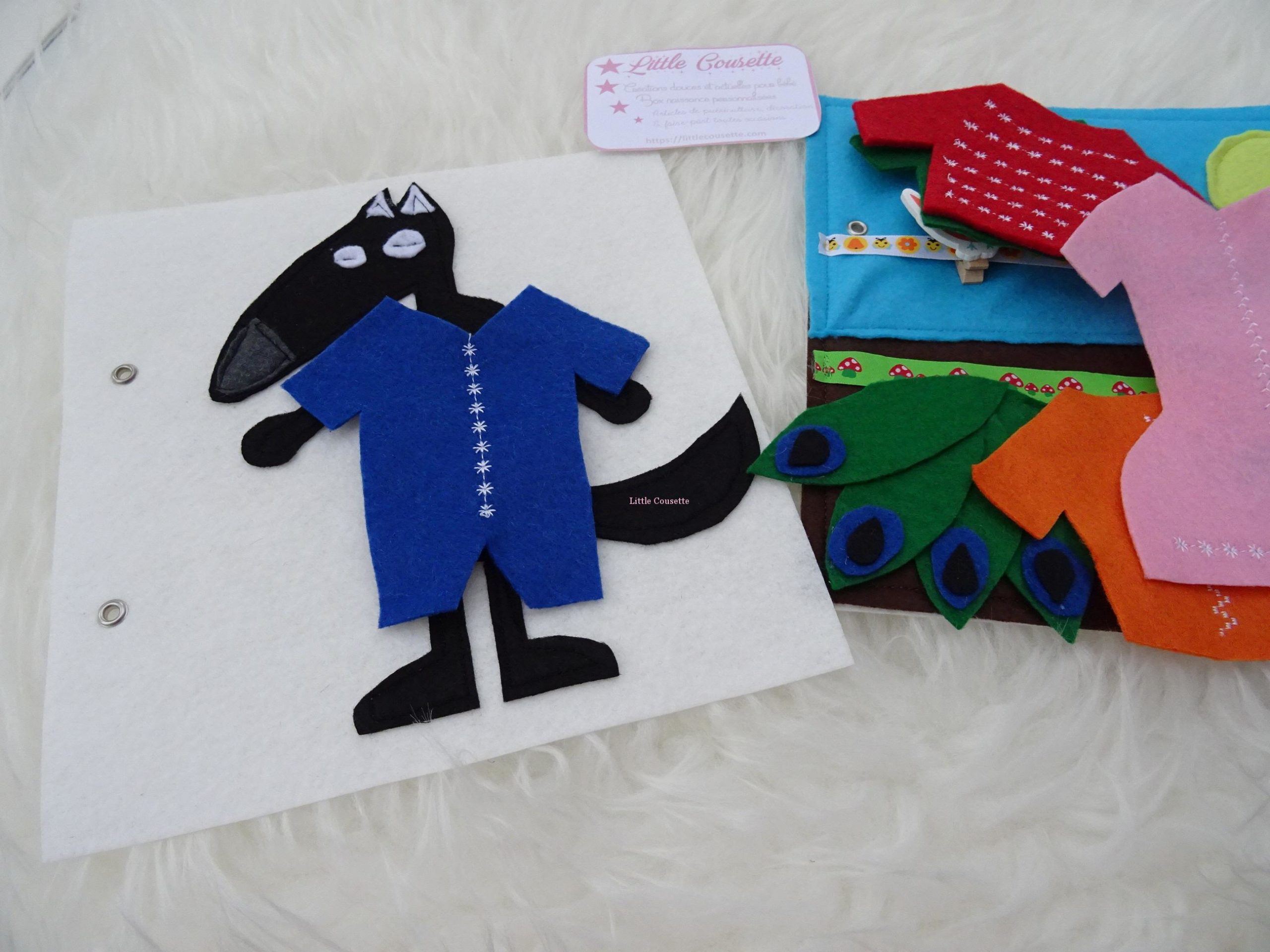 Tableau d'activités en feutrine (quiet book) sur le thème "habiller le loup de toutes les couleurs" – Image 9
