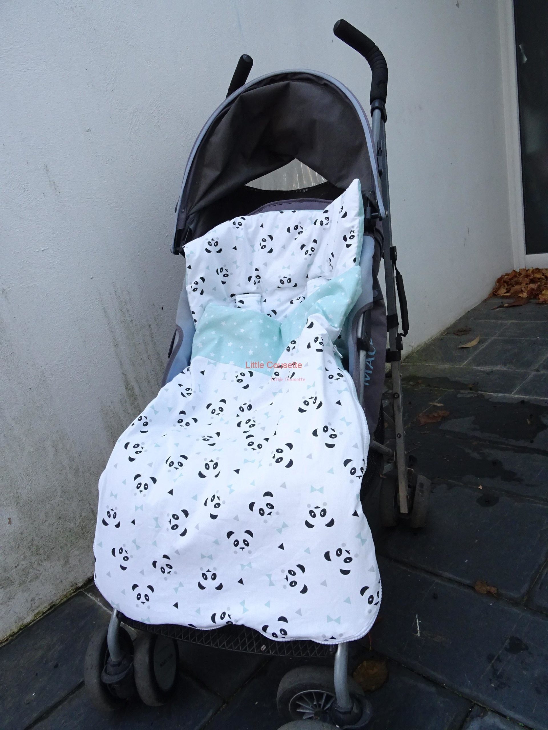 Chancelière poussette universelle en tissu Liberty of London avec couvre-jambes détachable par zip et ses cache sangles assortis en tissu – Image 5