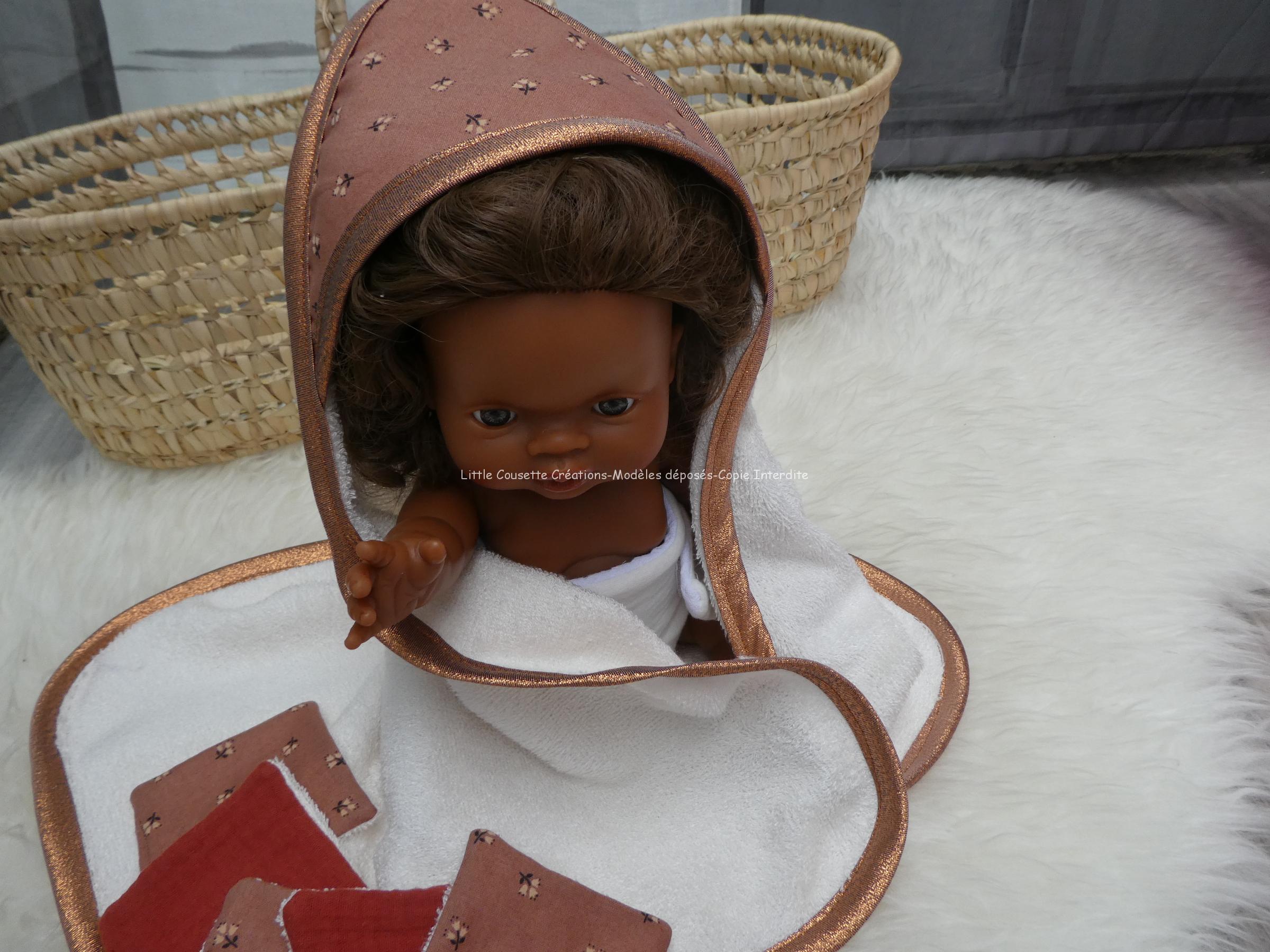 Ensemble cape de bain + 5 lingettes assorties pour poupée-tissu de votre choix-Coffret vêtements et accessoires pour poupons Gordis de Paola Reina